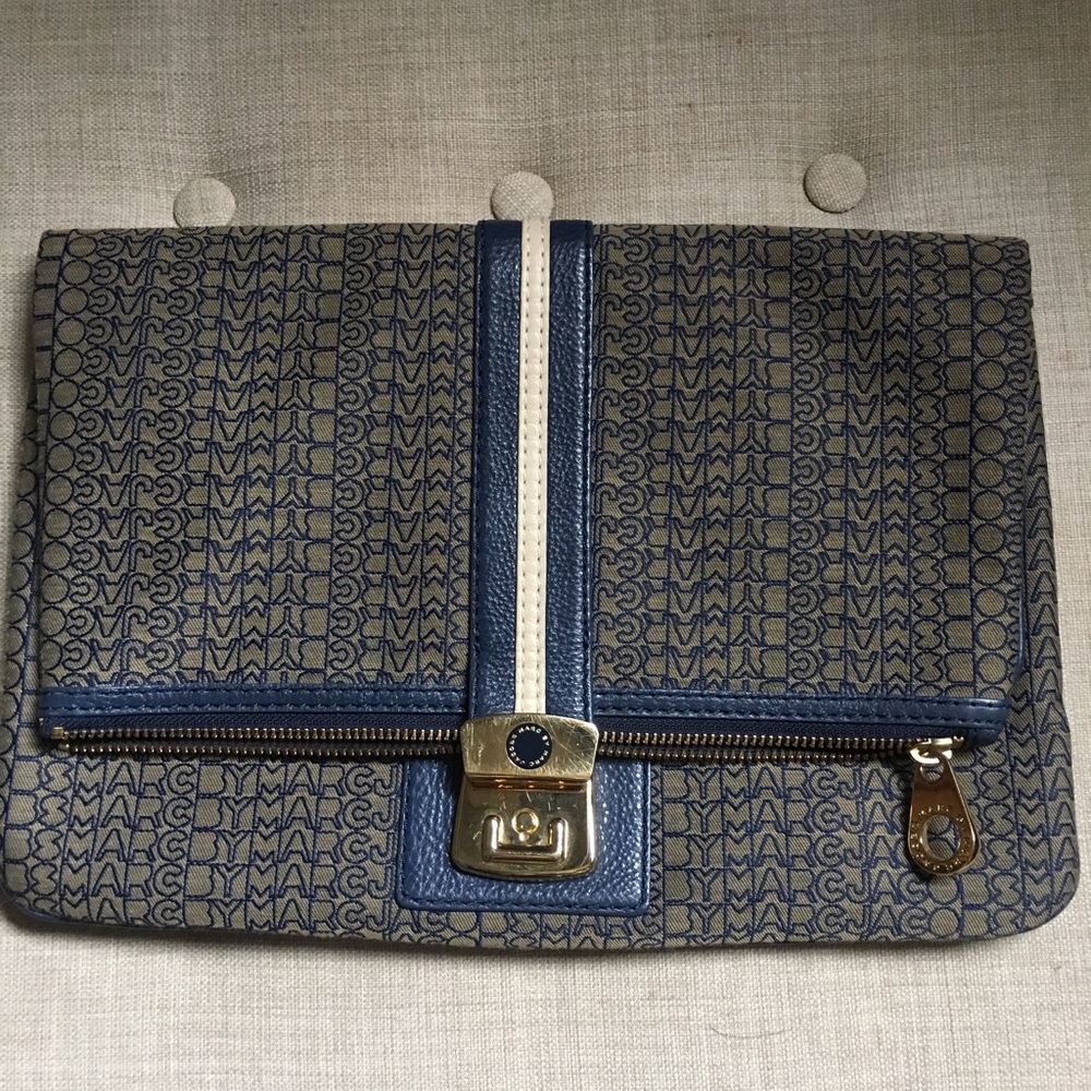 Marc by Marc Jacob airliner clutch